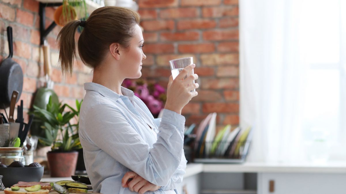 Kako si olakšati naviku redovitog pijenja vode i izbjeći dehidraciju